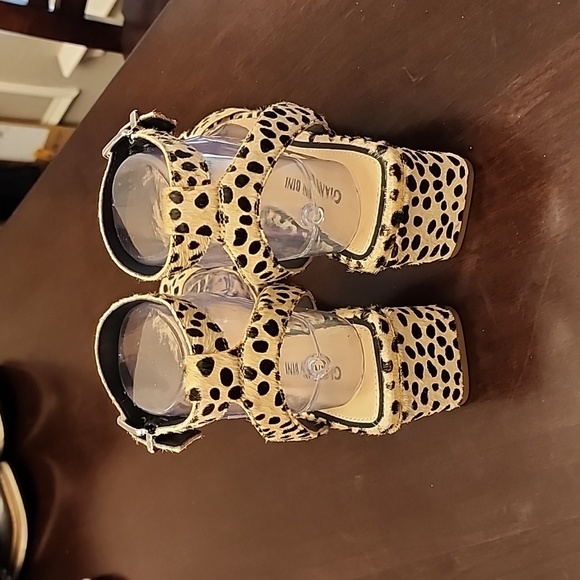 NWT Gianni Bini Cheetah Print Sandals Sz 8 - Picture 5 of 6